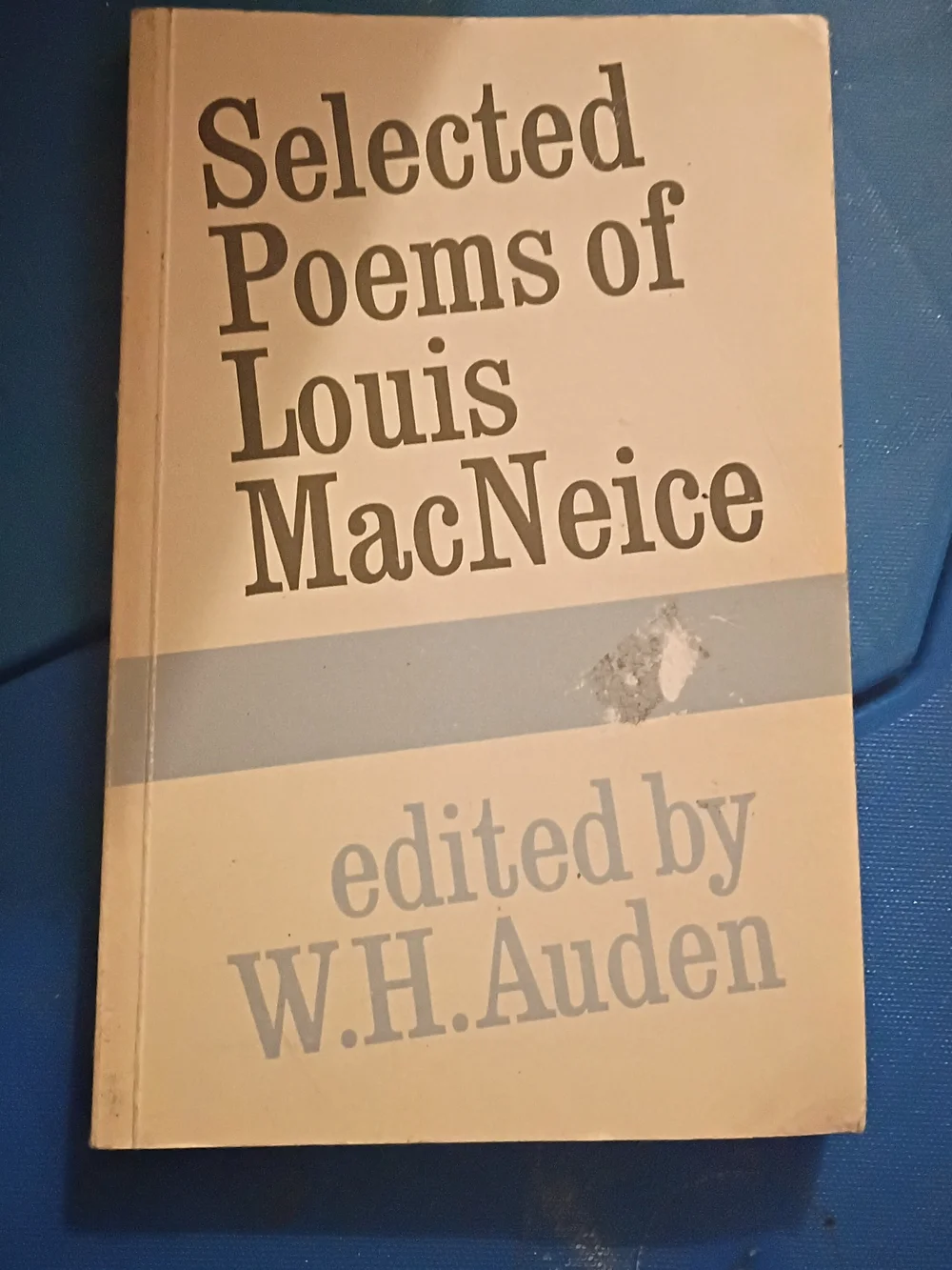 Selected Poems of Louis MacNeice — Cream Cover Poetry Edition